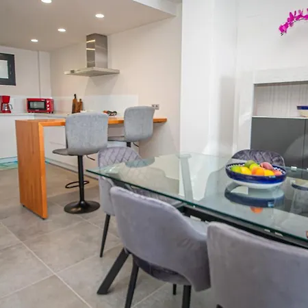 Blue B5-203 Apartment *