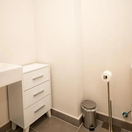 Blue B5-203 Apartment *