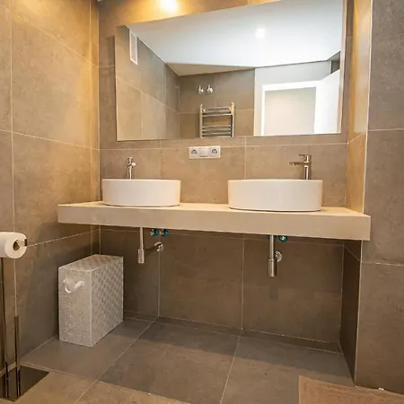Blue B5-203 Apartment *
