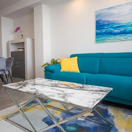 Blue B5-203 * Manilva