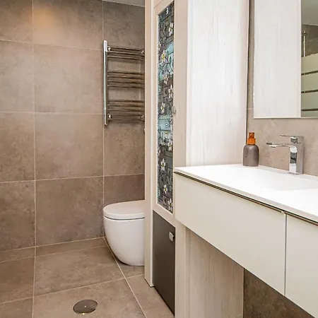 Blue B5-203